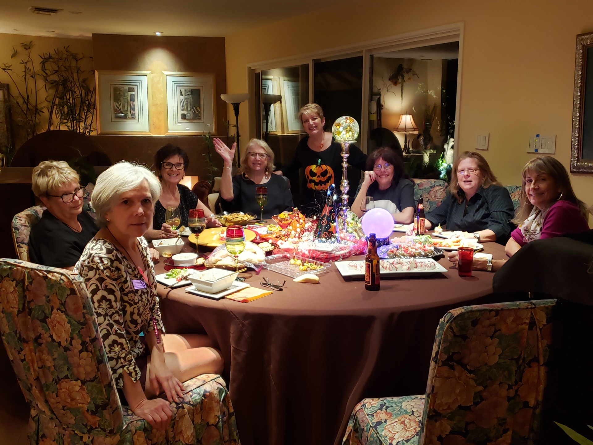 Symphony Guild supporters gathered around a festive dinner table